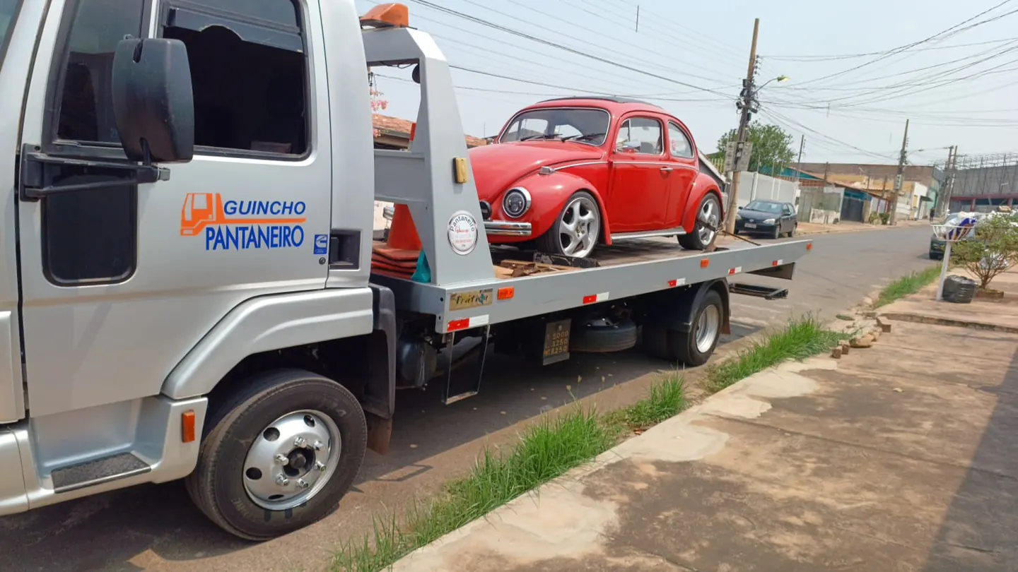 Veículo sendo transportado pelo Guincho Pantaneiro